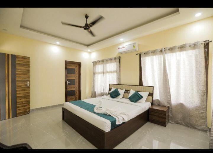 SkyWay FarmHouse Noida 135 Apartment in Maharashtra