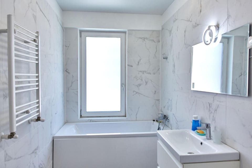 Bathroom, Bath