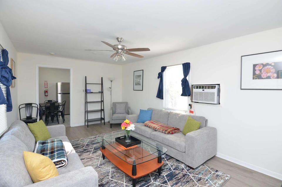 Cozy Beds with Parking, Laundry - Near RU, RWJ, NJ Transit Apartment in Highland Park