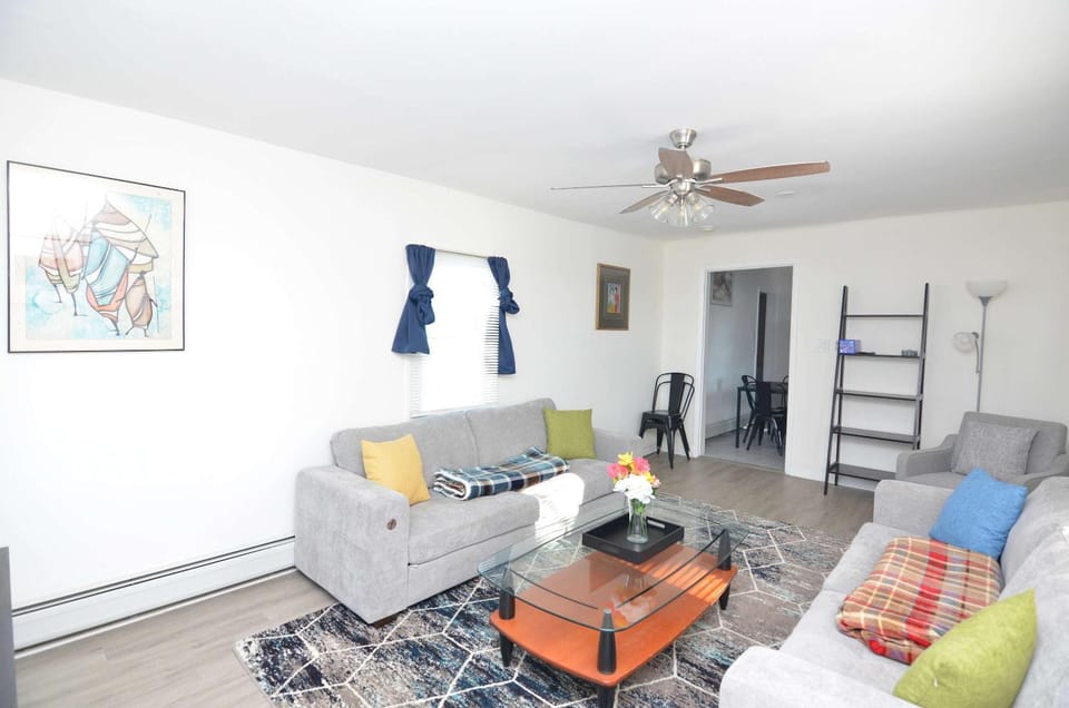 Cozy Beds with Parking, Laundry - Near RU, RWJ, NJ Transit Apartment in Highland Park