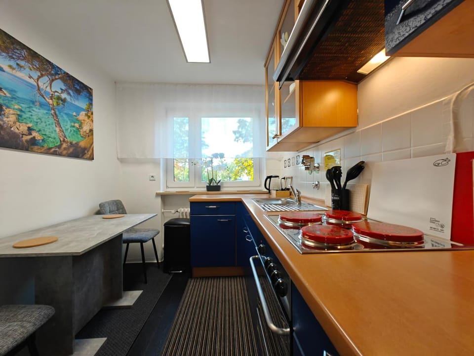 Kitchen or kitchenette, Dining area, stove, toaster