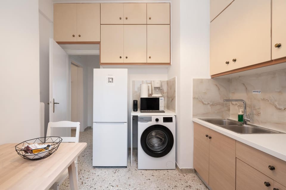 Coffee/tea facilities, Kitchen or kitchenette, oven, stove, washing machine