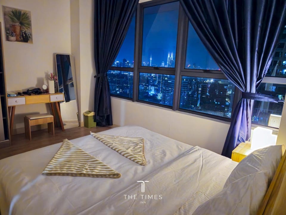 Bed, TV and multimedia, Photo of the whole room, Bedroom, hair dresser