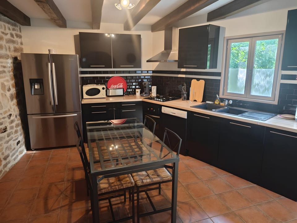 Kitchen or kitchenette, Living room