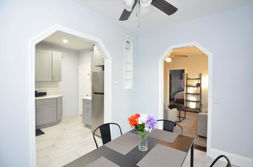 Cozy Beds with Parking, Laundry - Near RU, RWJ, NJ Transit Apartment in Highland Park