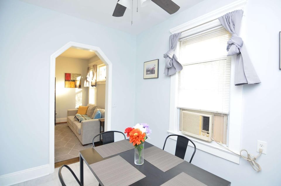 Cozy Beds with Parking, Laundry - Near RU, RWJ, NJ Transit Apartment in Highland Park
