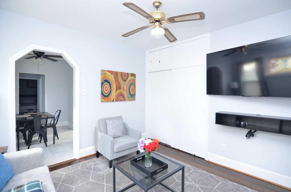 Cozy Beds with Parking, Laundry - Near RU, RWJ, NJ Transit Apartment in Highland Park