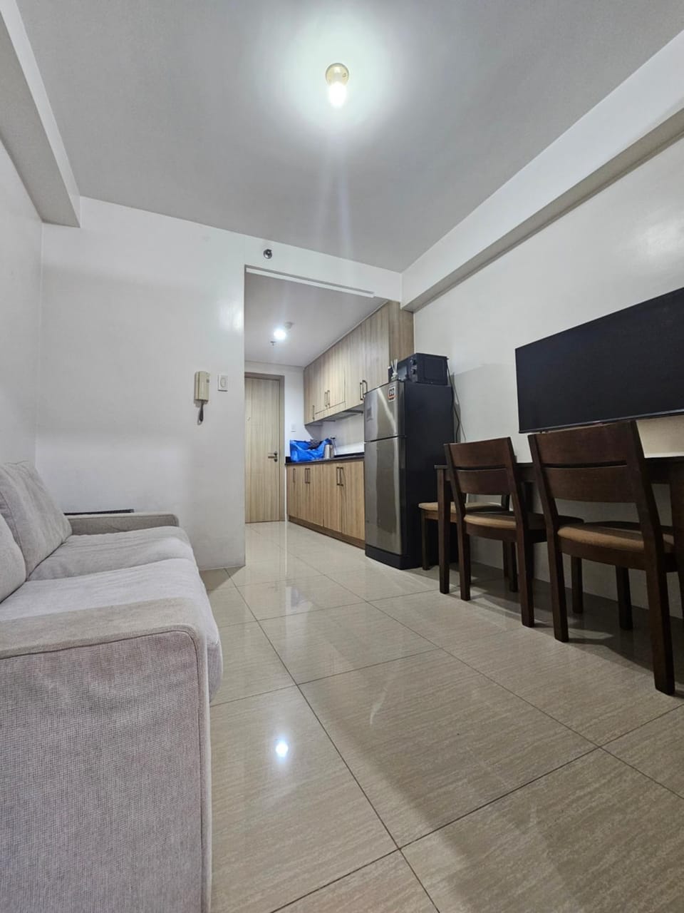 TV and multimedia, Kitchen or kitchenette, Living room, Seating area, Dining area, oven, stove