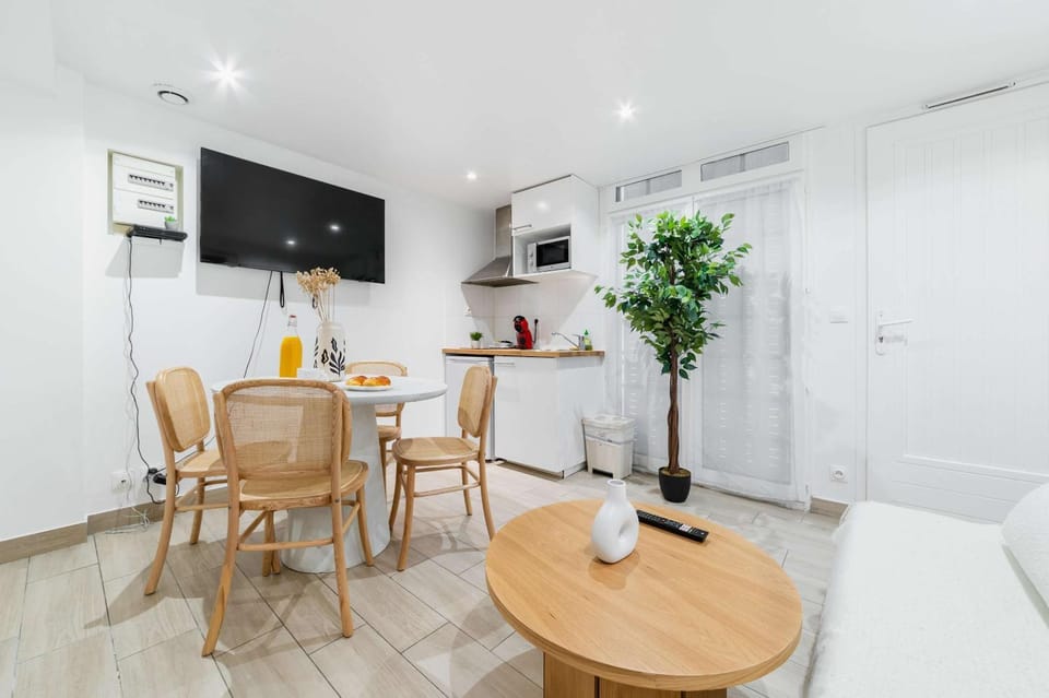 Les Lilas Appartement 1 chambre wifi et confort Apartment in Paris