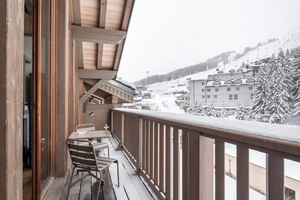 Property building, Natural landscape, View (from property/room), Balcony/Terrace, Mountain view