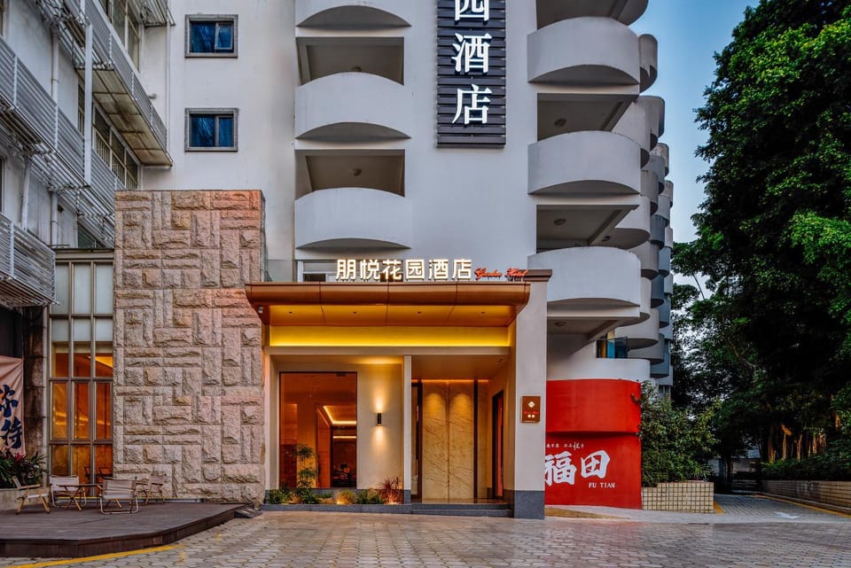 Property building, Facade/entrance, Day