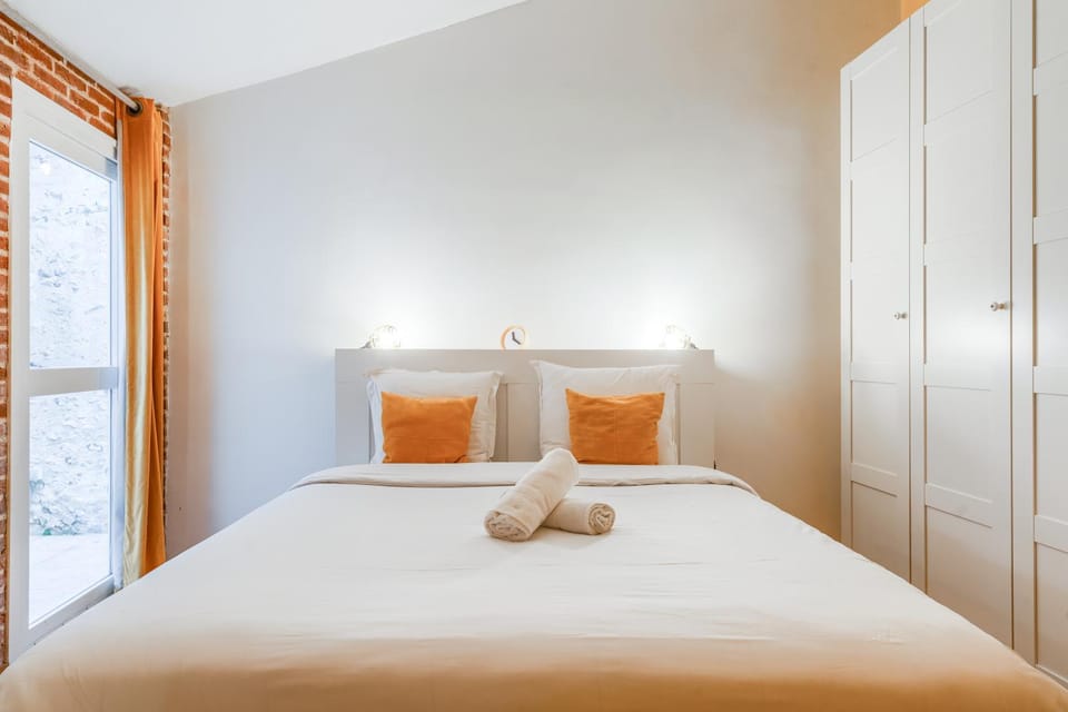 Bed, Photo of the whole room, Bedroom, wardrobe
