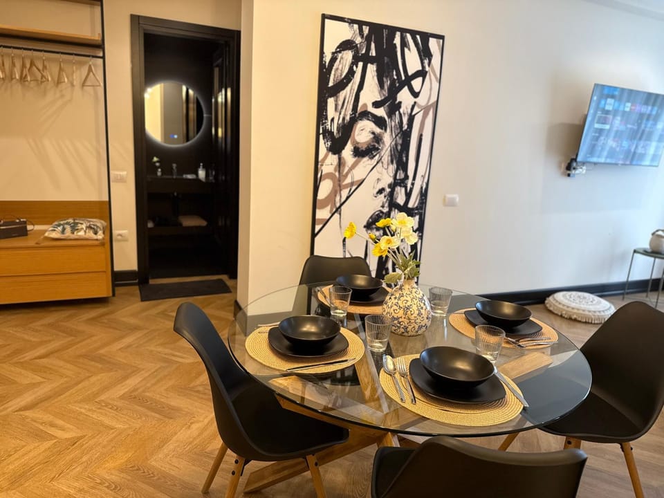 Positive Vibe Luxury Apartment with gated parking Apartment in Vlorë