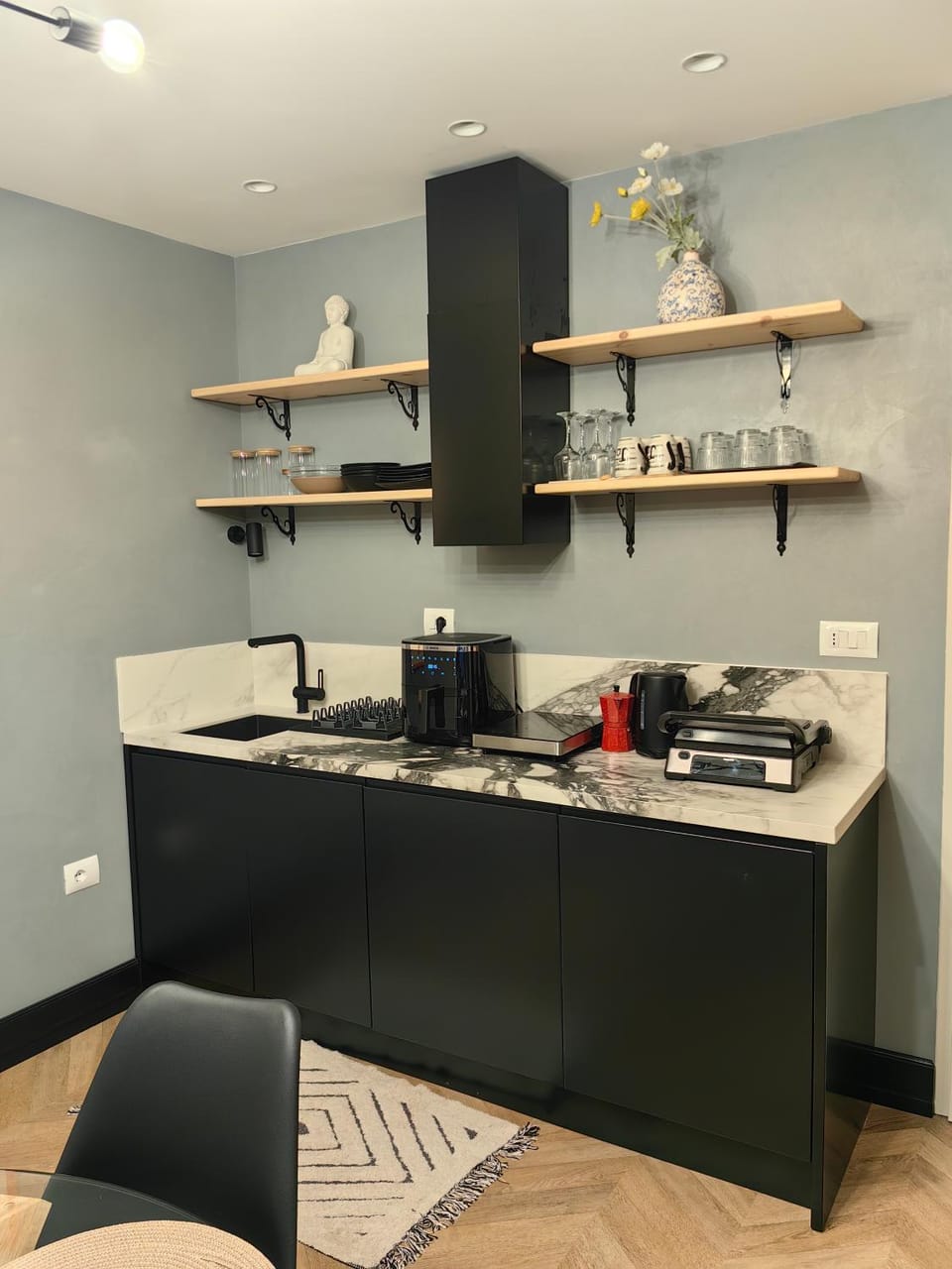 Positive Vibe Luxury Apartment with gated parking Apartment in Vlorë
