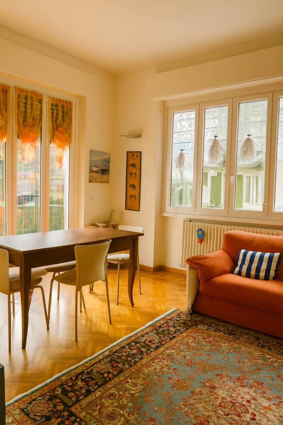 Living room, Seating area