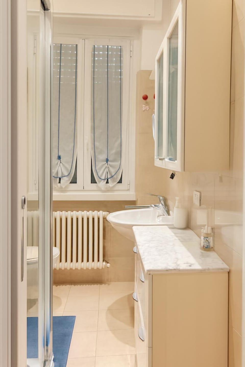 Bathroom, towels