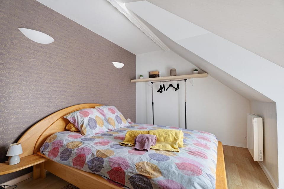Property building, Living room, Bedroom