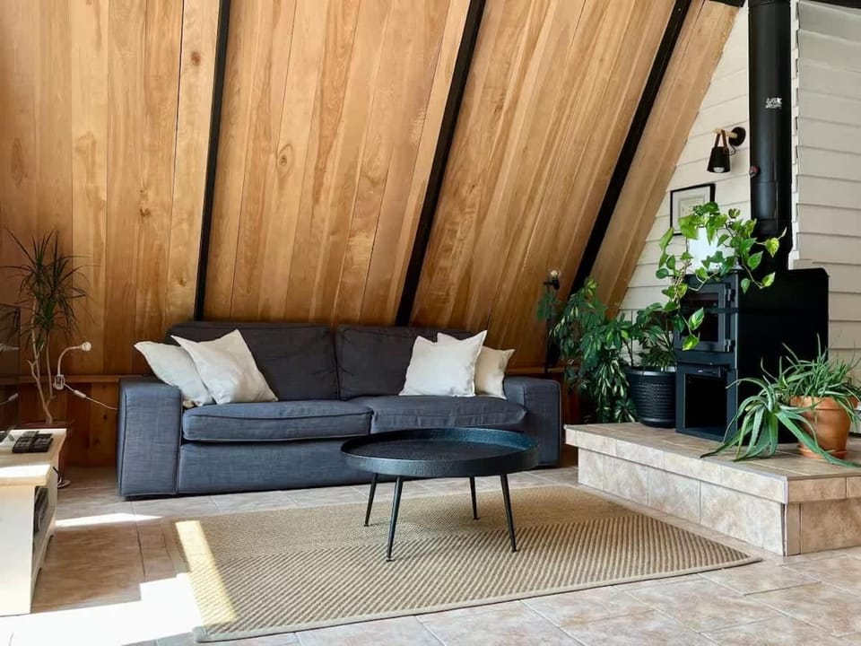 Comfort & Lake Access - Au Pic du Lac Chalet in Mont-Laurier
