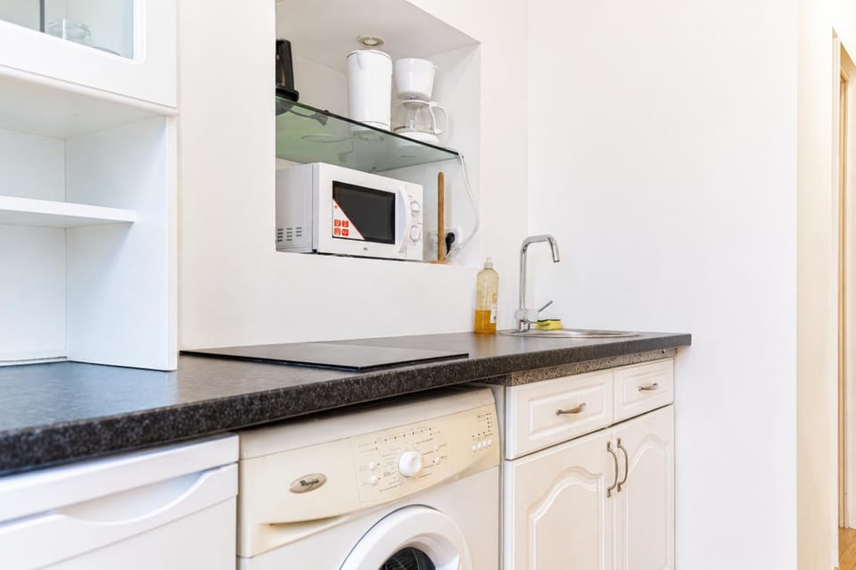 Kitchen or kitchenette, oven, stove, washing machine