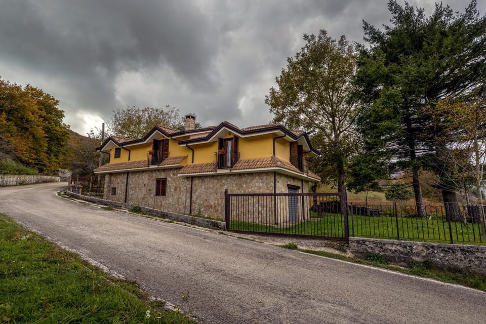 Spina Lake Rooms Matese House in Molise, Italy