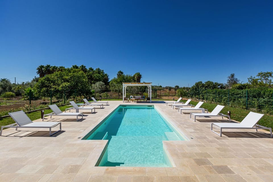 Swimming pool, sunbed