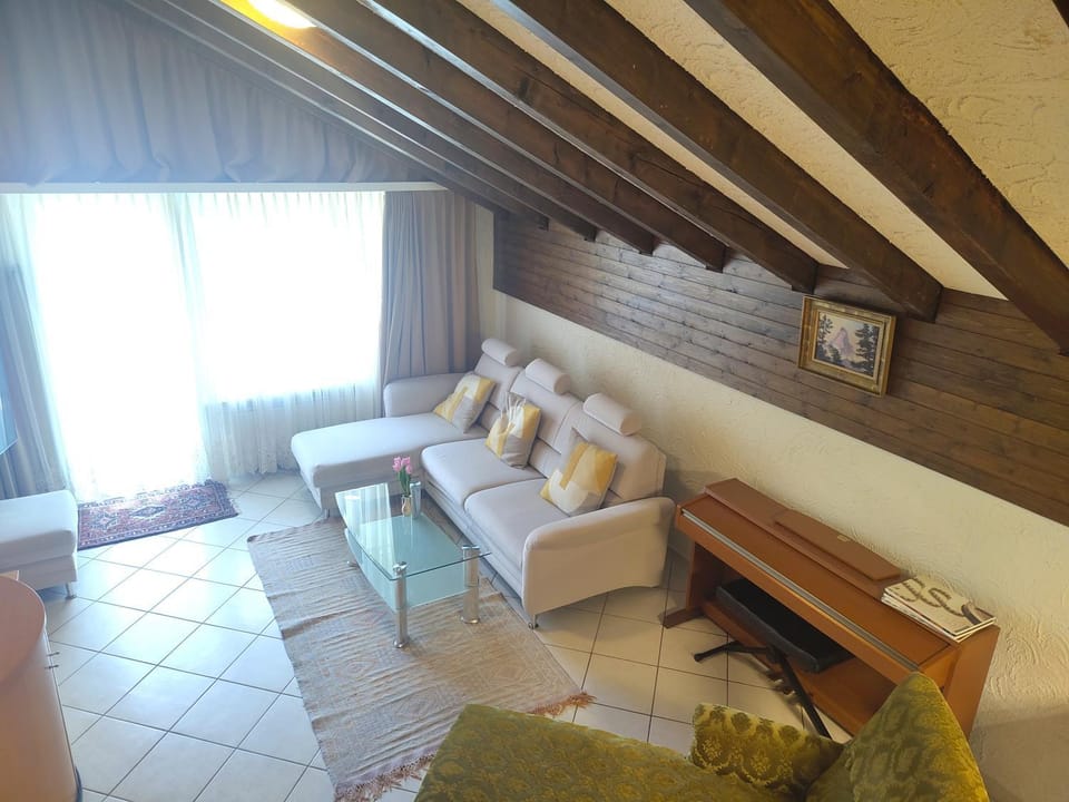 Bird's eye view, Living room