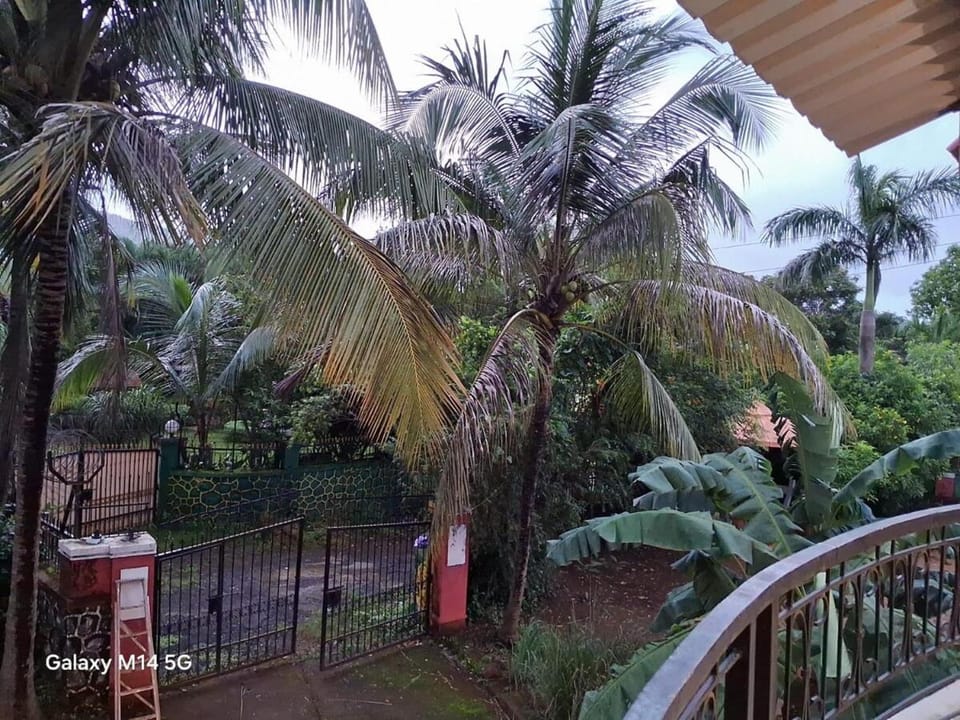 Peaceful Bungalow with Private Garden Villa in Thane
