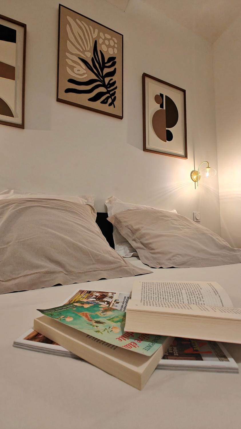 Bed, Decorative detail, Bedroom