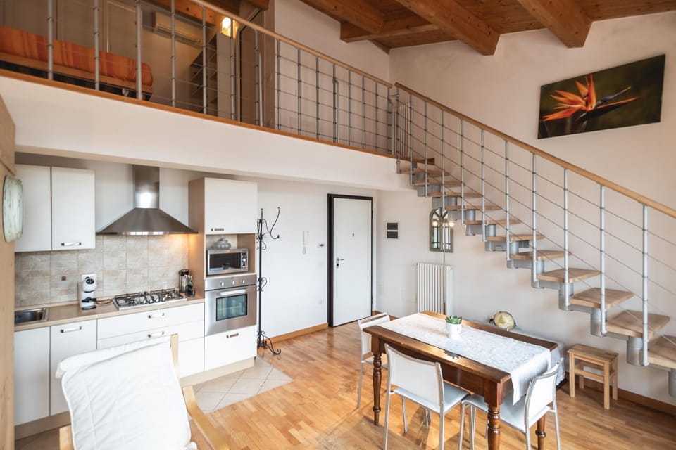 Kitchen or kitchenette, Dining area, minibar, pet friendly, stove