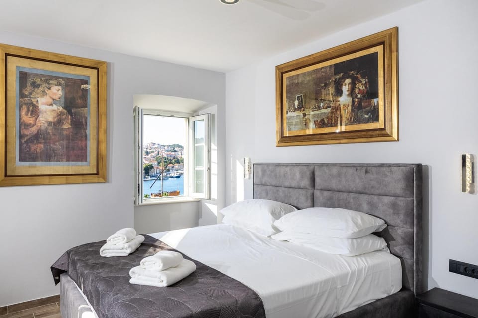 Bed, Sea view