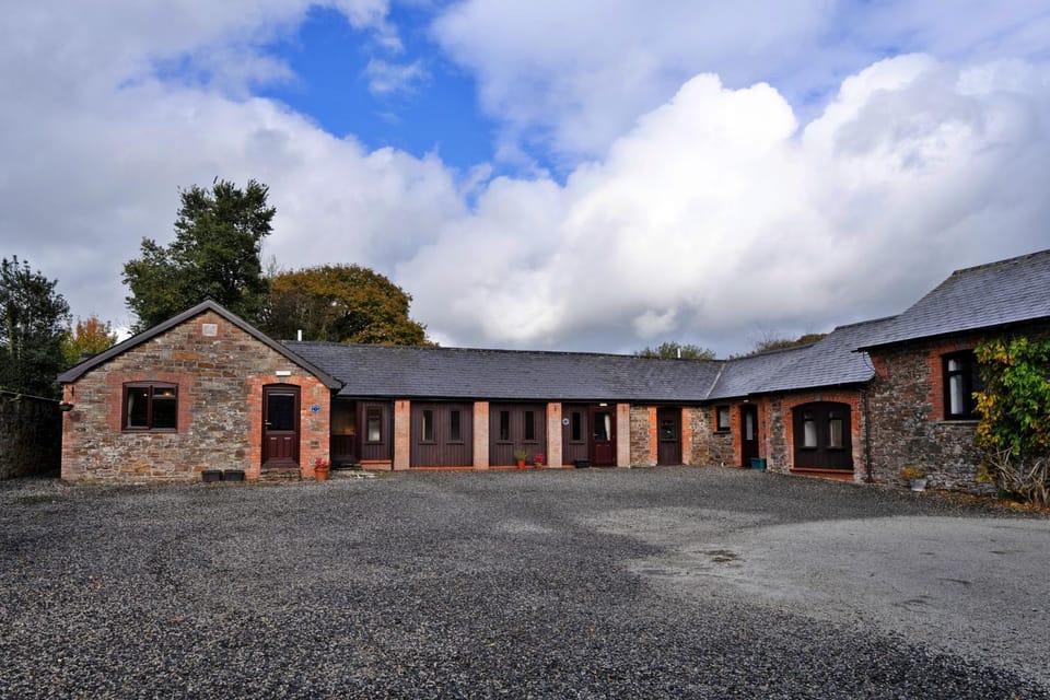 Property building, Facade/entrance, Off site