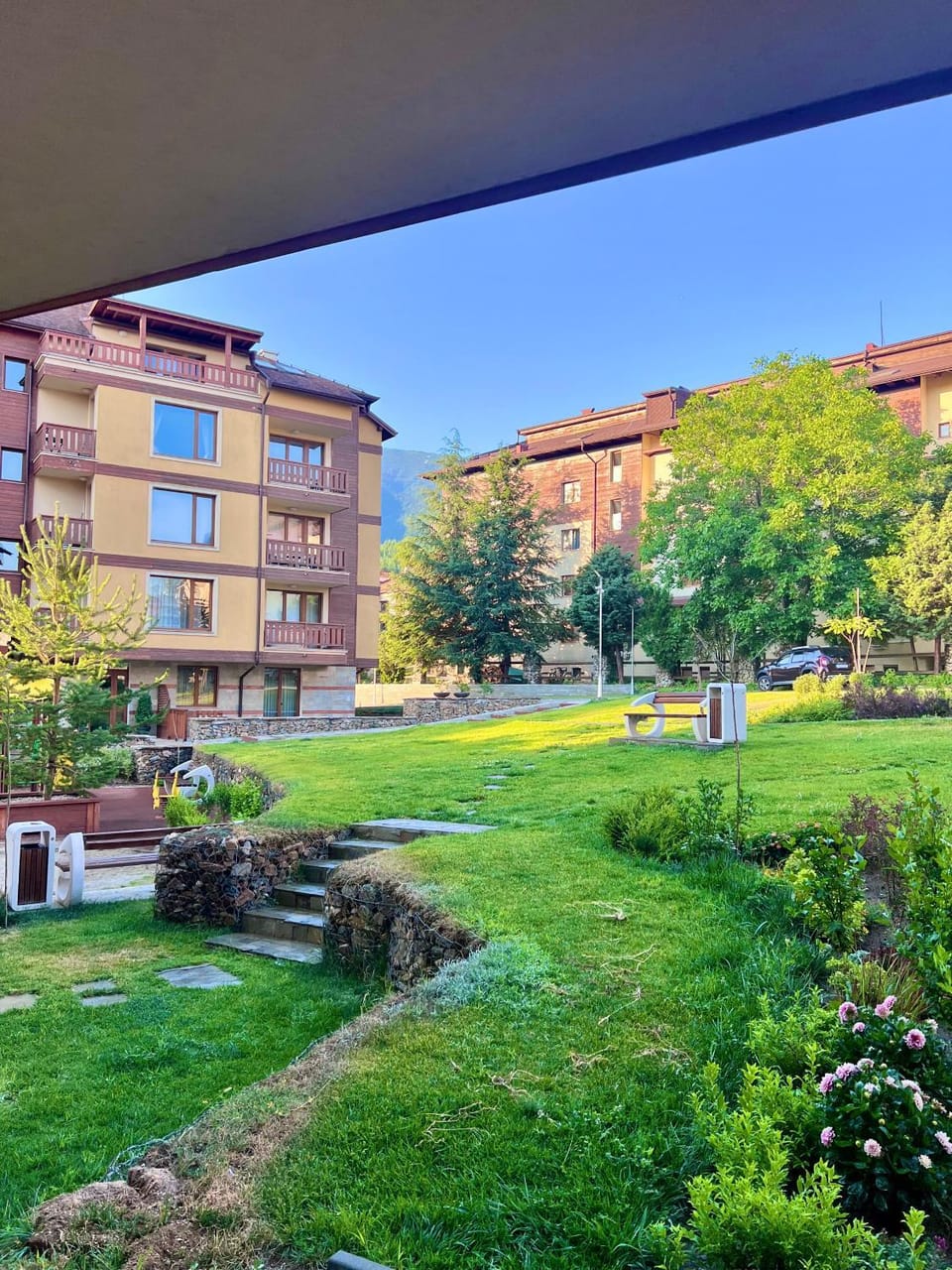 Property building, Spring, Day, Natural landscape, Garden, Garden, Garden view