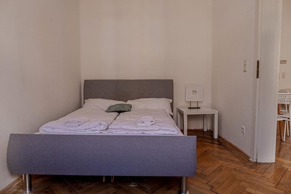 Property building, Bed, Bedroom
