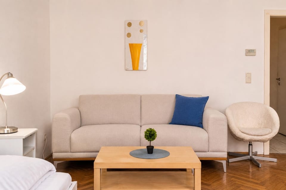 Bed, Seating area, Bedroom