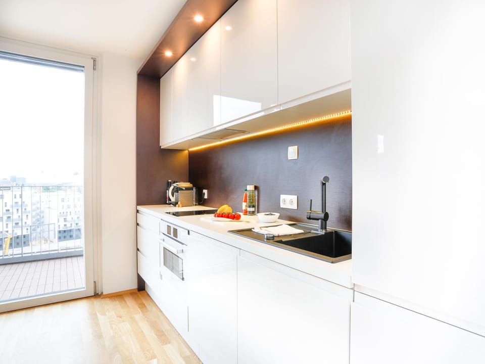 Coffee/tea facilities, Kitchen or kitchenette, dishwasher, stove