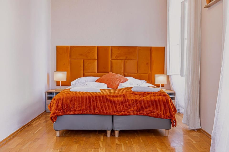 Property building, Bed, Bedroom