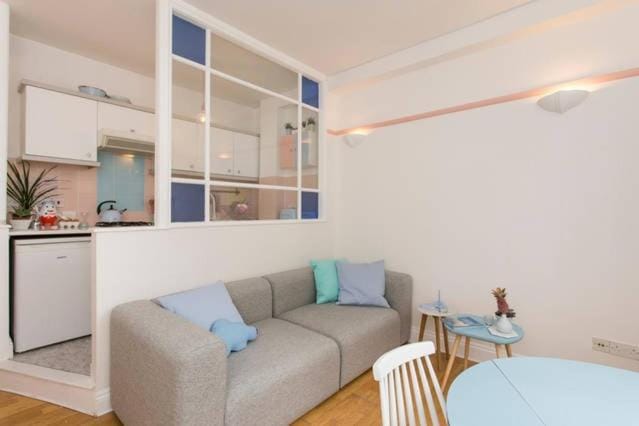 Private and Quiet Art Deco Apartment, Hackney E9 Apartment in London Borough of Hackney