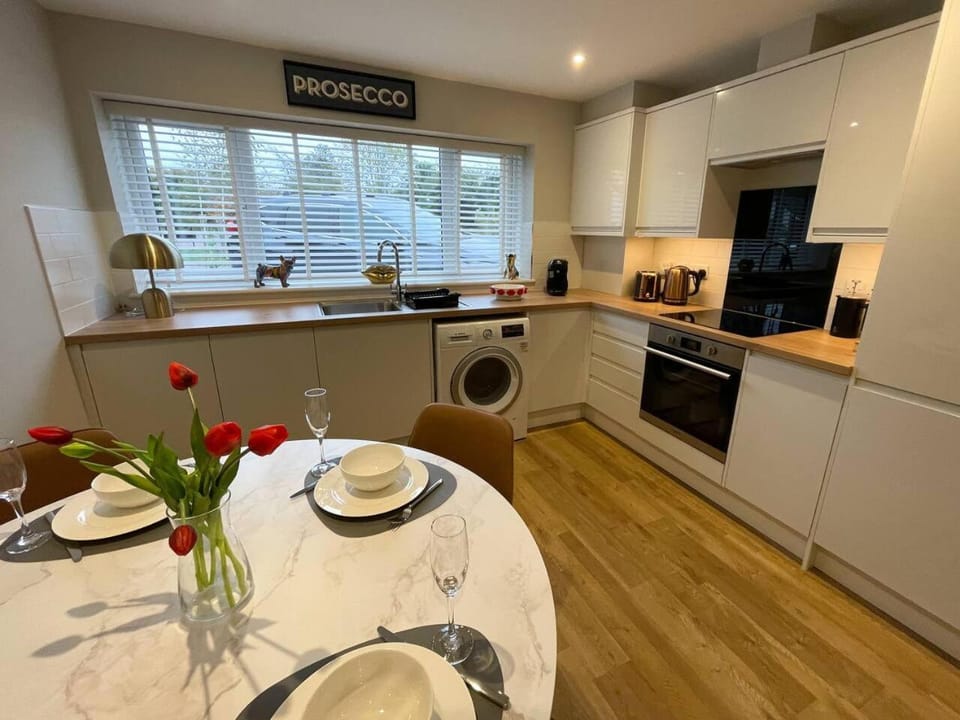 Modern New-Build 1 Bed House Near Science Parks House in Cambridge