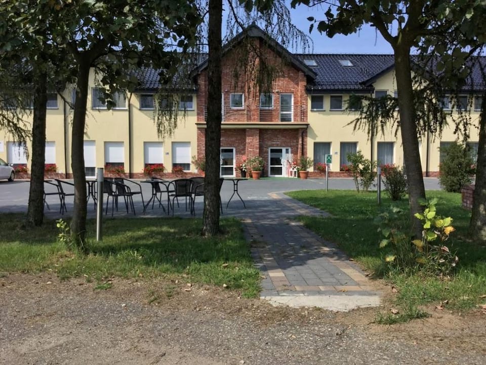 Property building, Facade/entrance, Garden