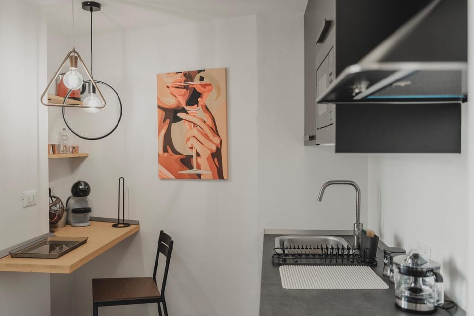 Kitchen or kitchenette, Dining area, minibar