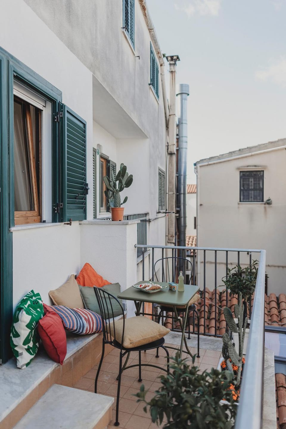 Property building, Patio, Day, View (from property/room), Balcony/Terrace, Dining area