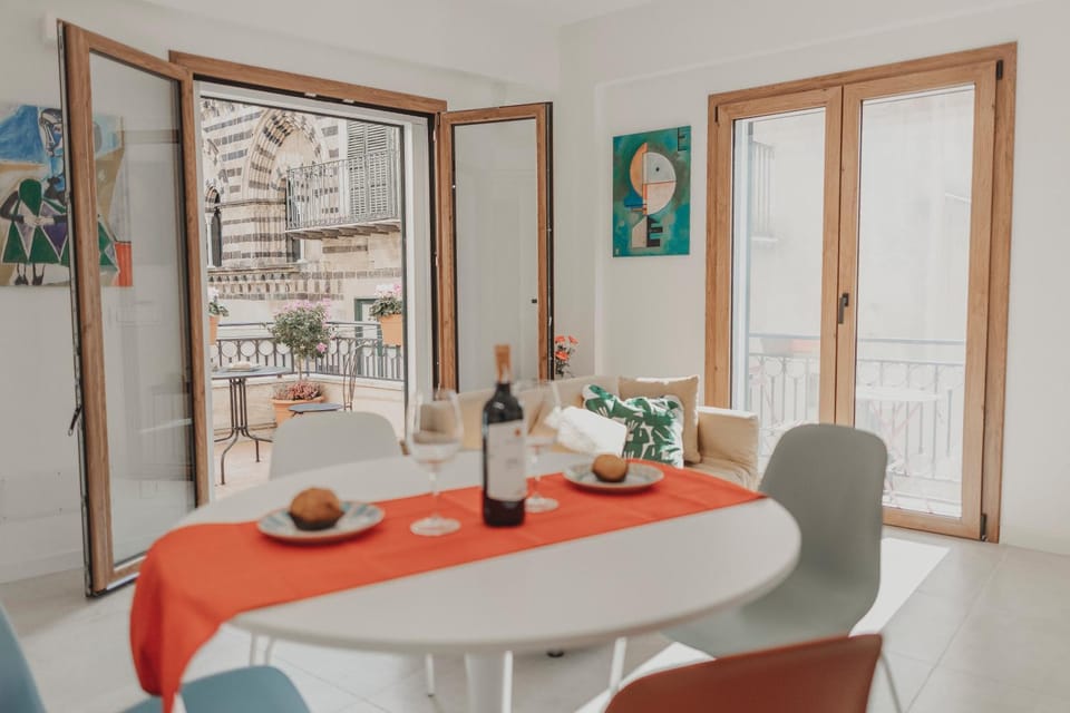 Patio, Photo of the whole room, Decorative detail, Dining area, Meals, Lunch