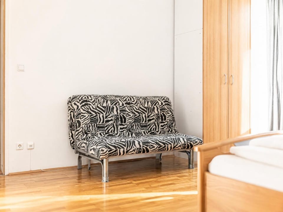 Bed, Seating area, Bedroom