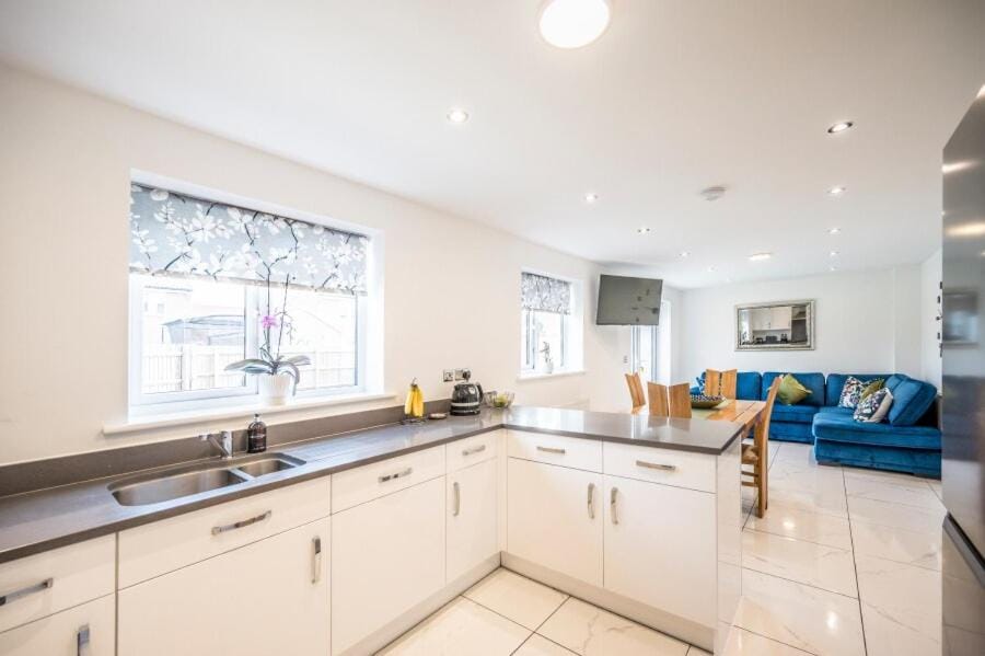 A Superb 5BR House near SZC House in Leiston