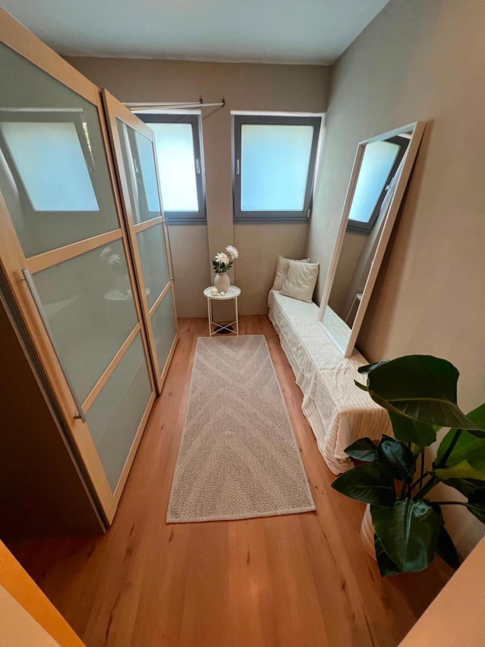 Separate Area mit Schlafzimmer und Badezimmer Bed and Breakfast in Nuremberg