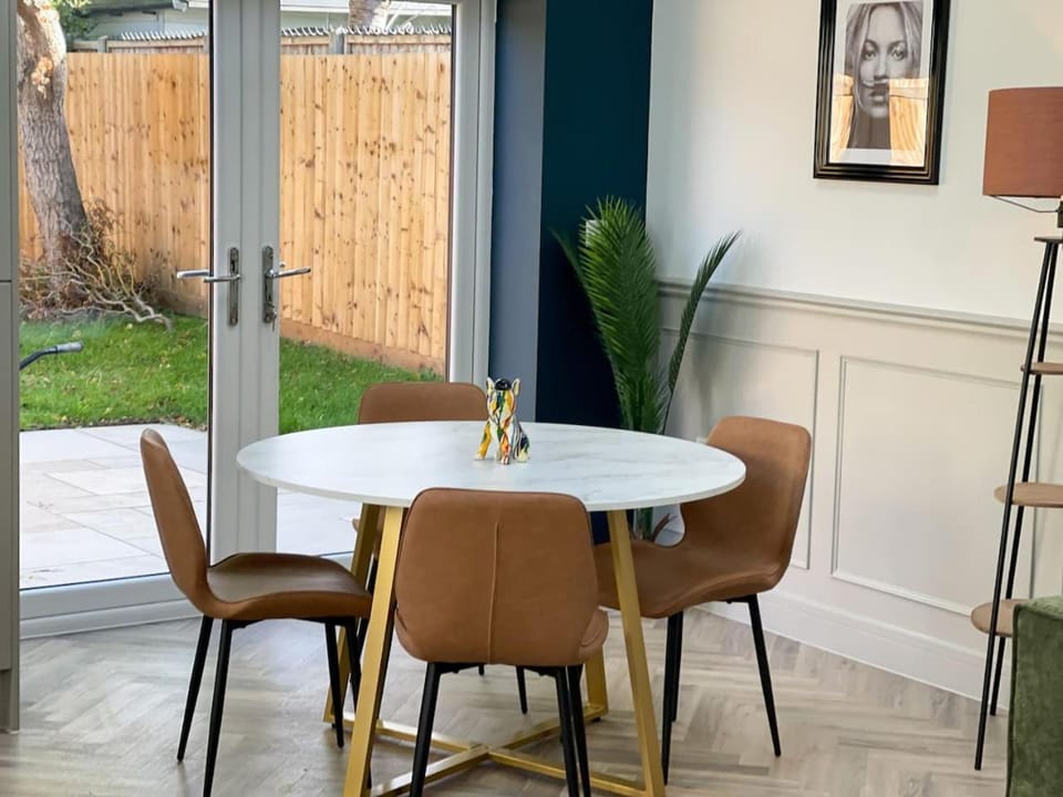Stylish New-Build 2-Bed House Near Science Parks House in Cambridge