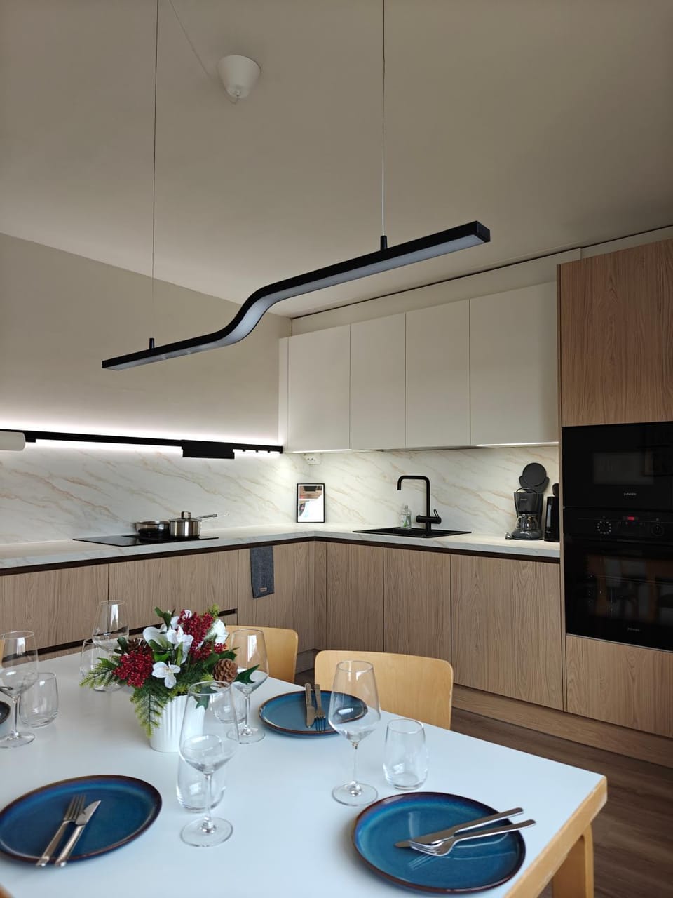 Kitchen or kitchenette, Dining area, stove