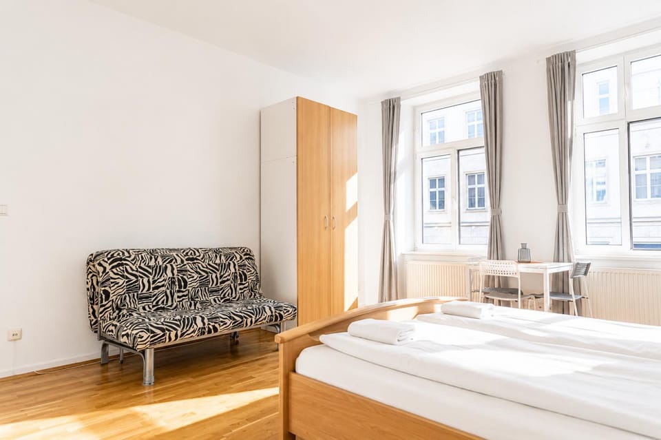 Bed, Seating area, Bedroom