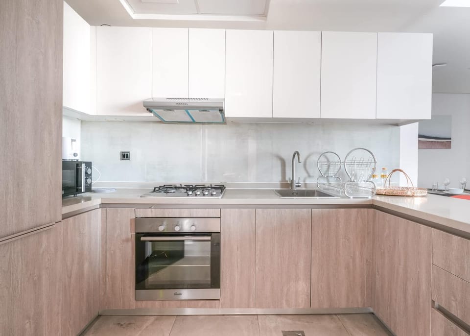 Free housekeeping visits during your stay - StayShort - Dubai South 1BR sleeps 4 Apartment in Dubai