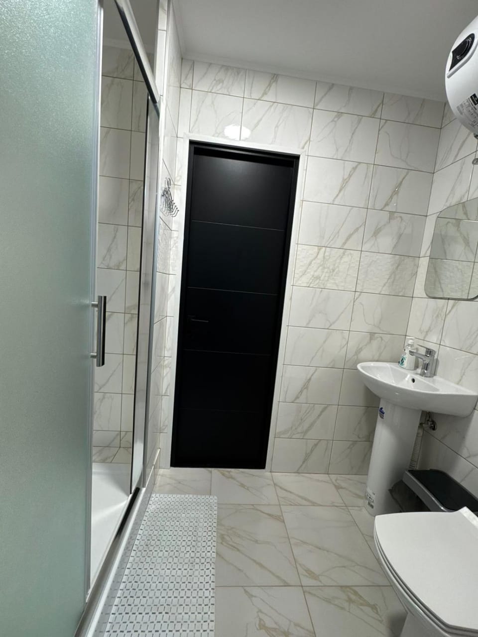Shower, Toilet